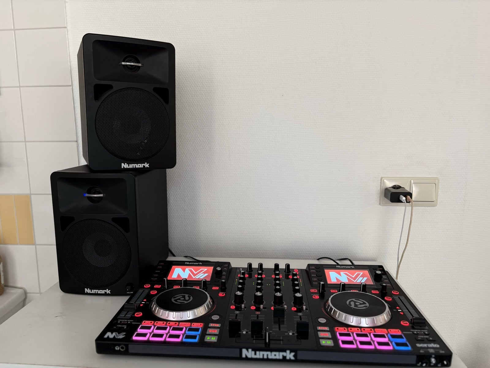 Numark NV/2 DJ-controller met flightcase en monitorspeakers, Muziek en Instrumenten, Dj-sets en Draaitafels, Ophalen, Gebruikt