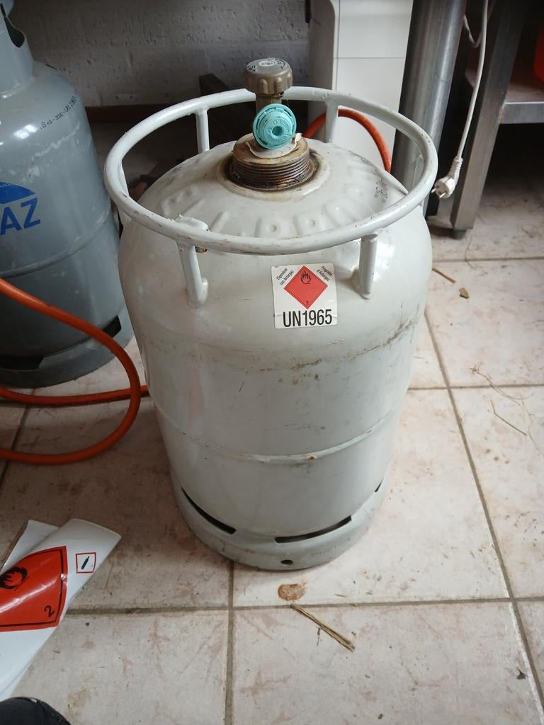 Gasfles 16.3 kg en 10.8 kg met regelaar en slang, Ophalen, Gebruikt, Antargaz, Primagaz