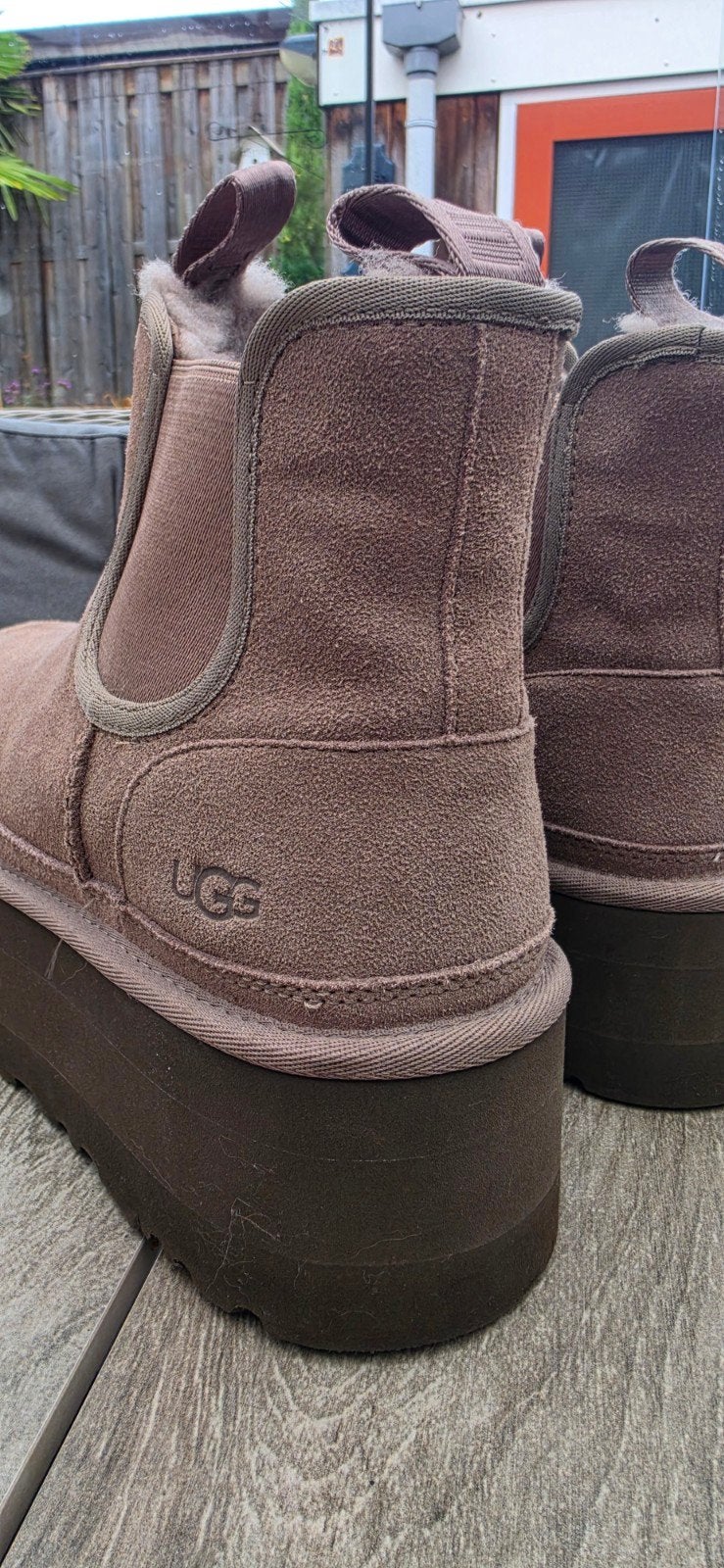 UGG Classic Ultra maat 41!Mini Platform Laarzen - Taupe, Kleding | Dames, Ophalen of Verzenden, Zo goed als nieuw, Bruin