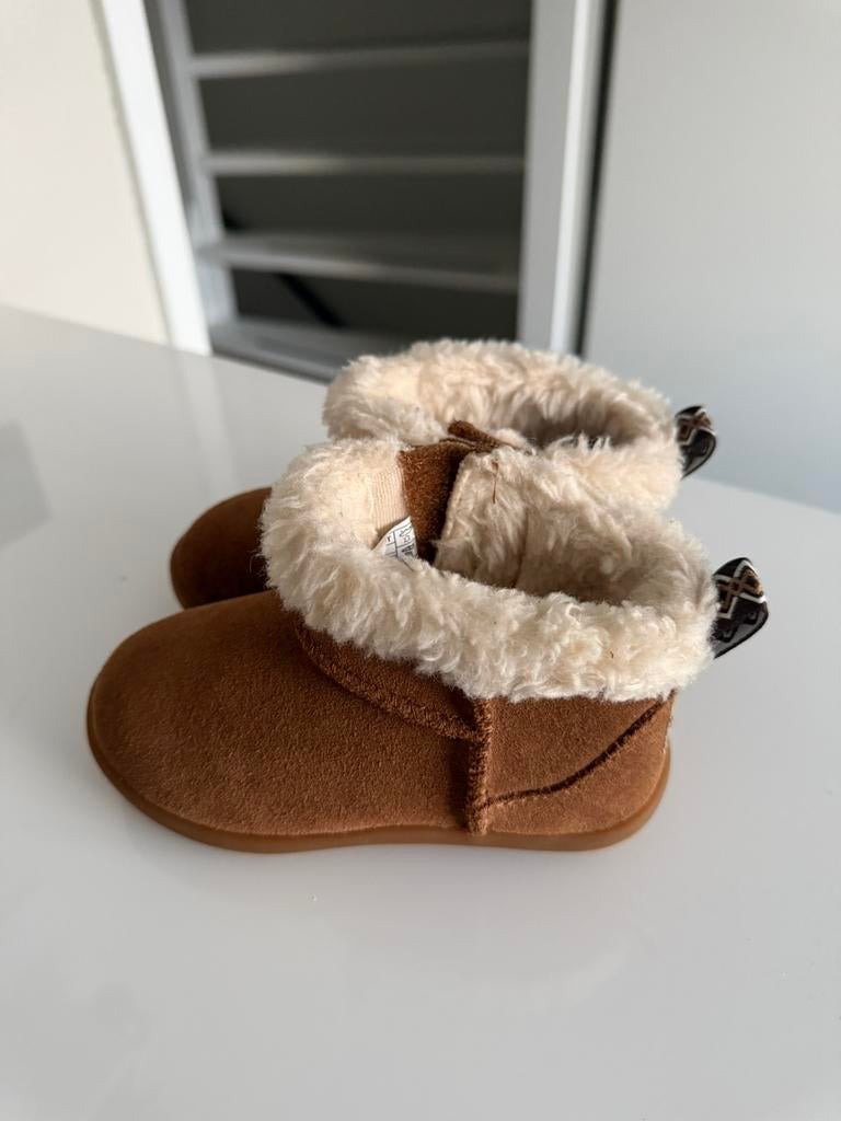 Uggs baby, Schoentjes, Jongetje of Meisje, Ophalen of Verzenden, Zo goed als nieuw