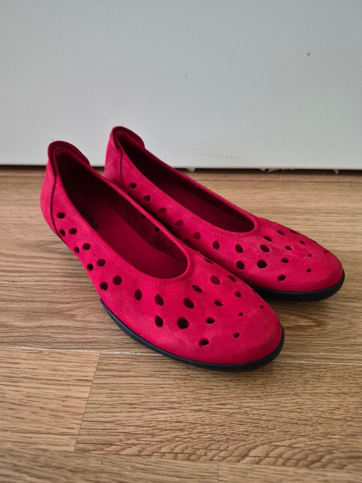 Arche suede leren instappers ballerina's rood maat 37, Instappers, Ophalen of Verzenden, Zo goed als nieuw, Arche