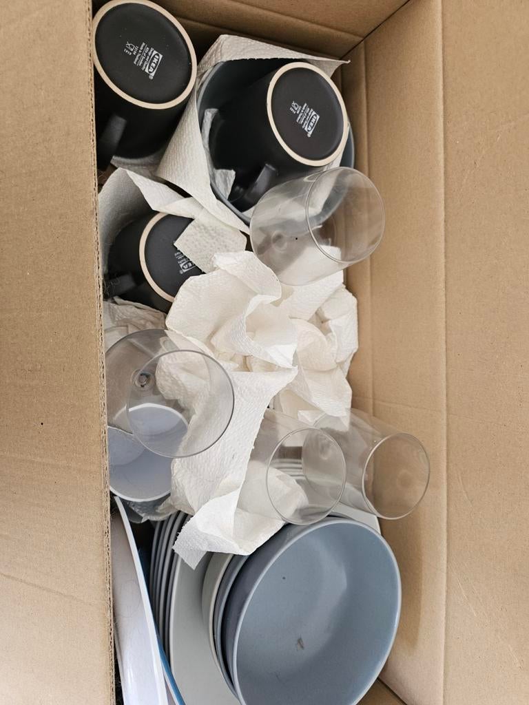 Diverse serviesgoed en glazen - IKEA, Ophalen, Gebruikt, Keramiek, Compleet servies