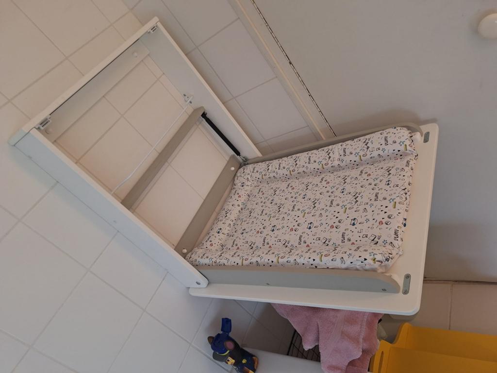 Badabulle Hangende Opklapbare Commode - Ruimtebesparend, Gebruikt, Minder dan 75 cm, Minder dan 50 cm, Commode