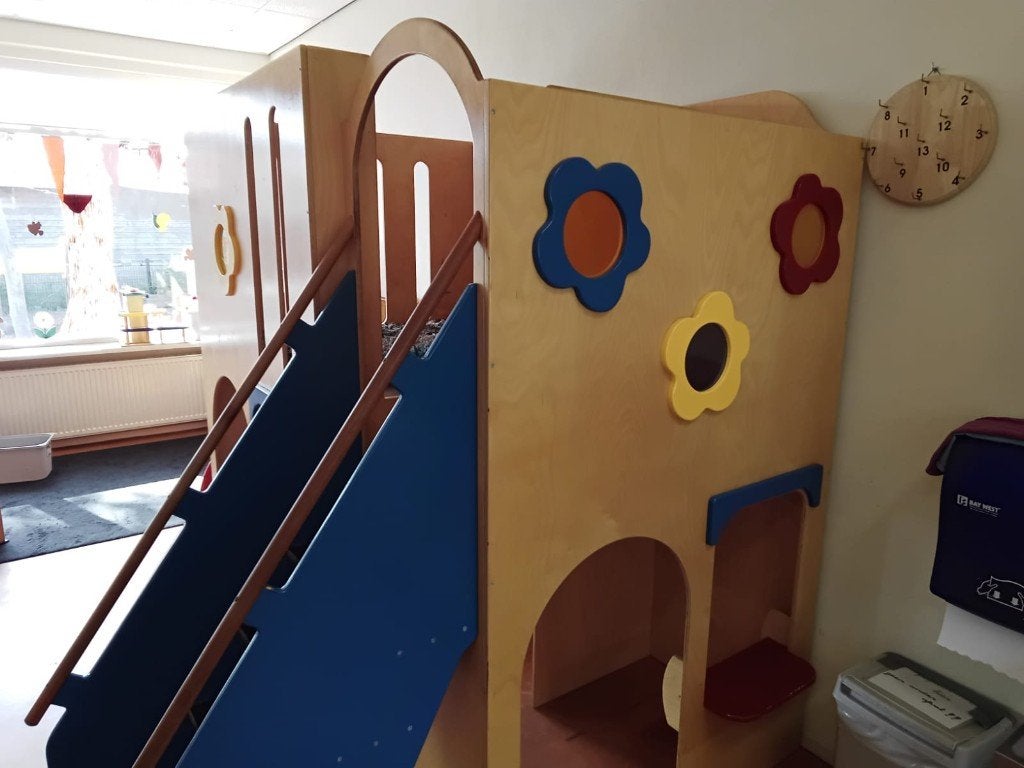 Mooi speelhuisje (zonder glijbaan) ophalen in Halle, Ophalen, Gebruikt, Hout