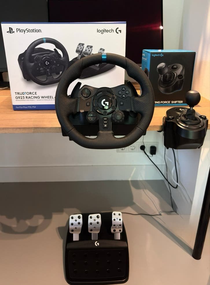 Logitech G923 racestuur met shifter, Spelcomputers en Games, Ophalen, Zo goed als nieuw, Stuur of Pedalen, PlayStation 4