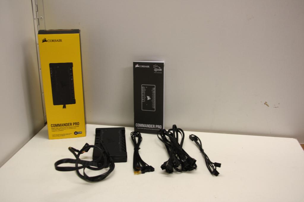 Corsair iCUE Commander PRO. Zwart., Computers en Software, Computerkoelers, Ophalen of Verzenden, Zo goed als nieuw, Luchtkoeling