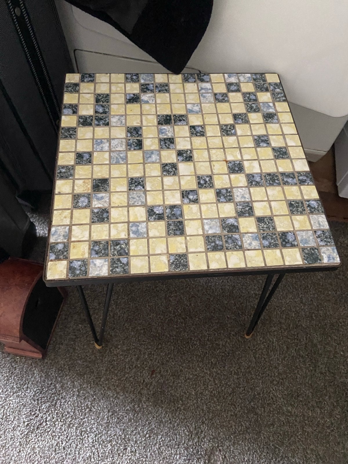 Vintage bijzettafel met tegelblad, goede staat, Ophalen