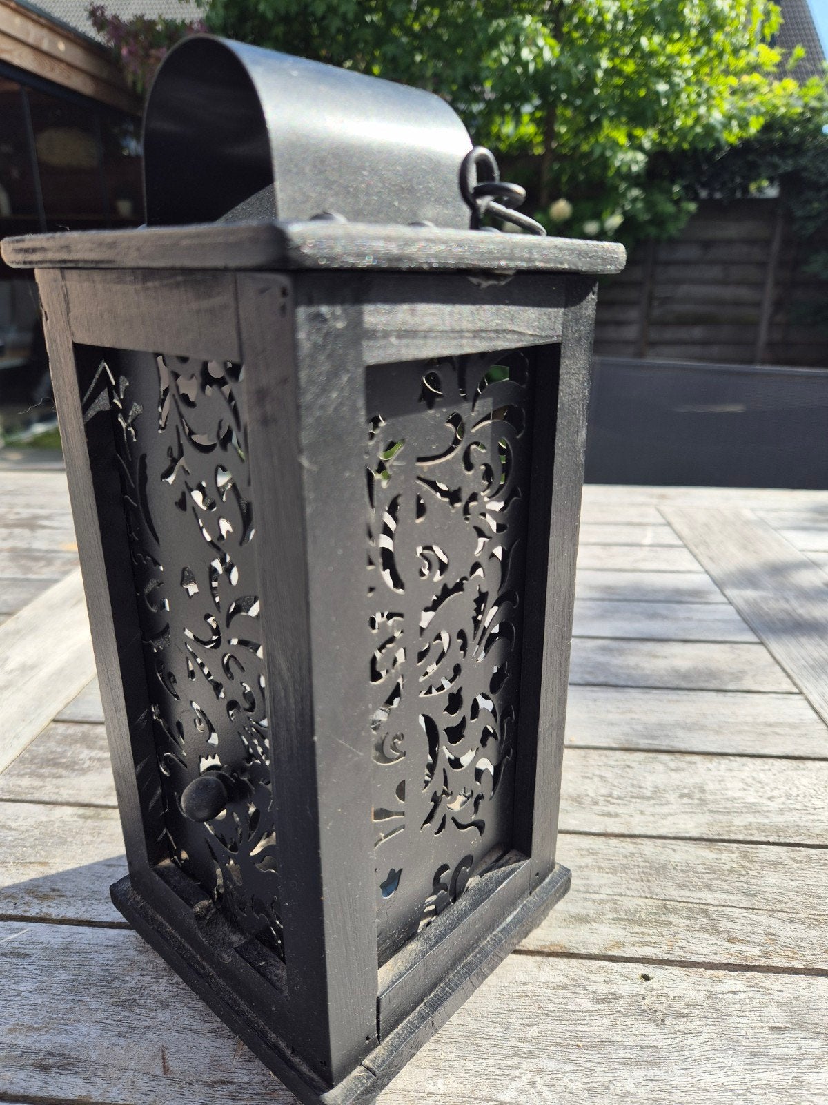 Zwarte decoratieve lantaarn met sierlijke patronen, Ophalen, Hout, Overige stijlen, Gebruikt