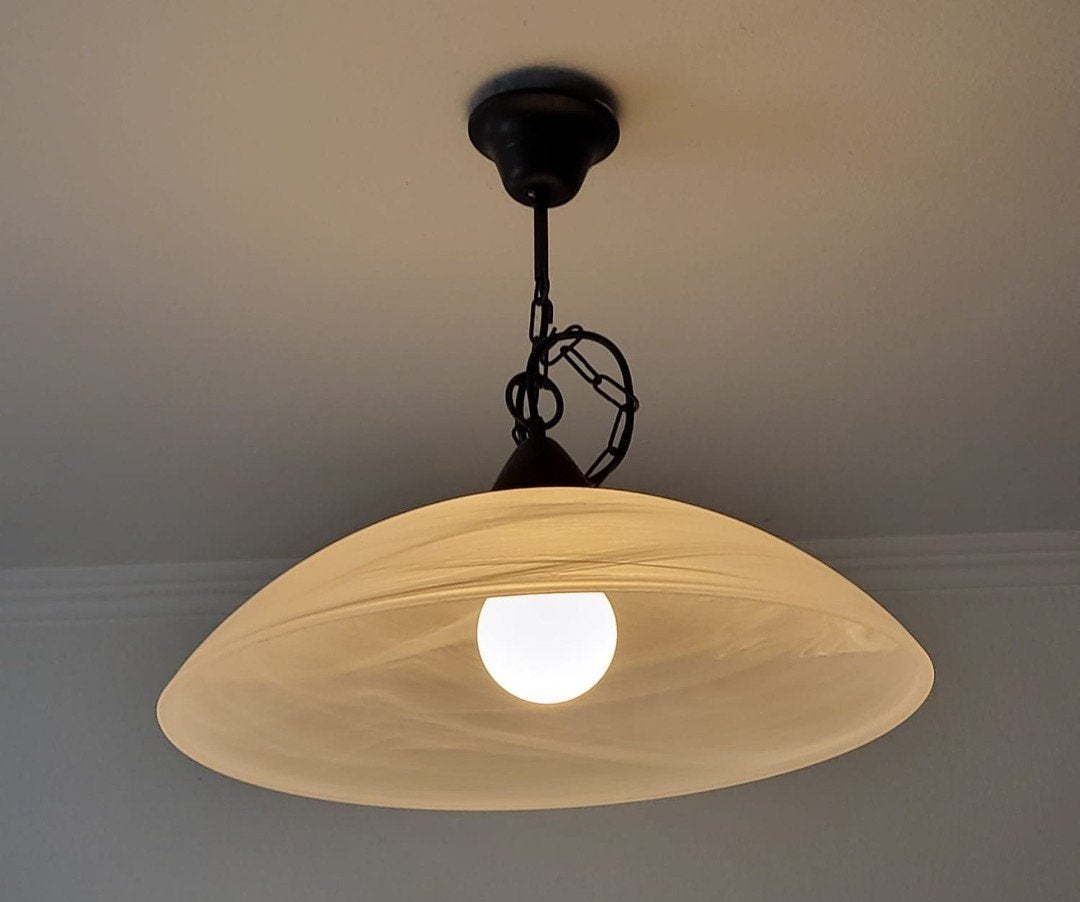 Vintage hanglamp met glazen kap, Huis en Inrichting, Lampen | Hanglampen, Ophalen, Gebruikt, Vintage, Klassiek, E27 (groot)