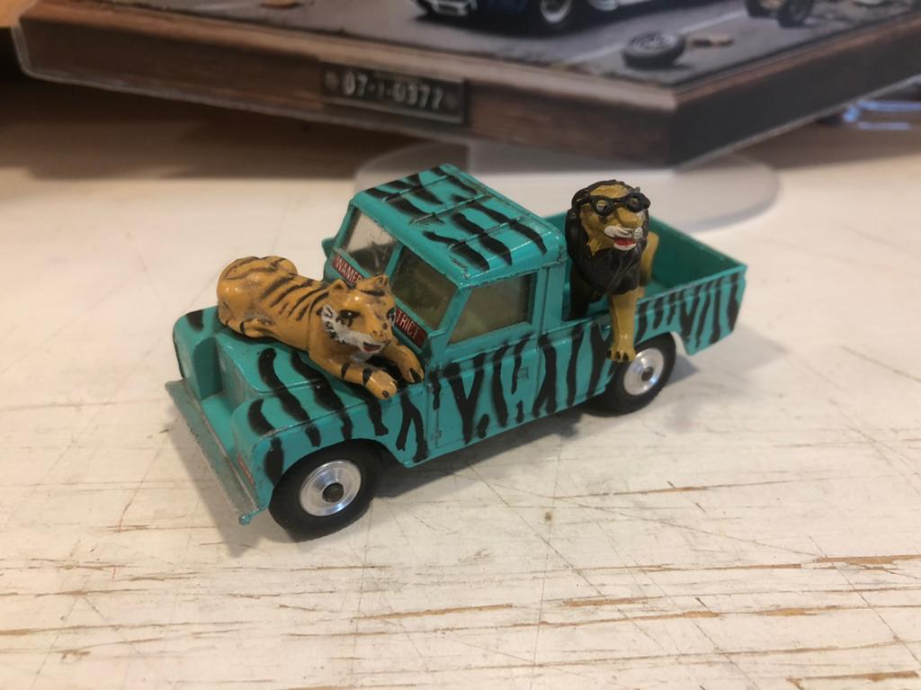 1:43 Corgi toys Landrover Daktari met Clarence de Leeuw, Ophalen of Verzenden, Gebruikt, Auto, Corgi