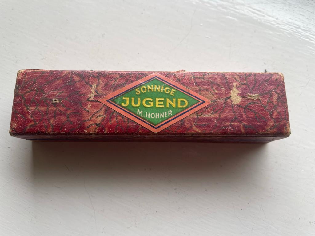 Vintage M. Hohner "Sonnige Jugend" Mondharmonica met doosje, Muziek en Instrumenten, Blaasinstrumenten | Mondharmonica's, Gebruikt