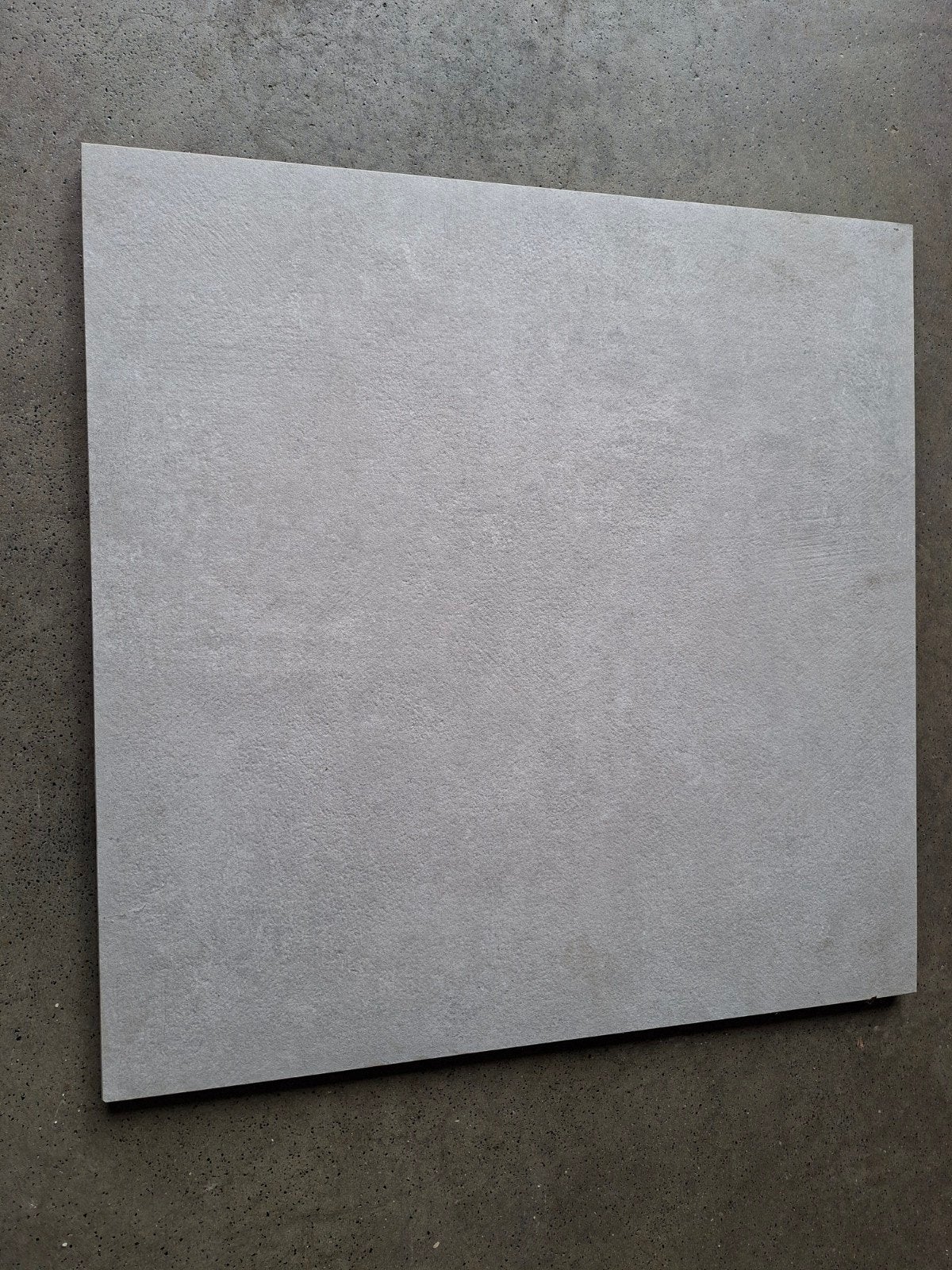 Restpartij keramische terrastegels 60x60x2 lichtgrijs 41,76m, Ophalen, Nieuw, Keramiek, Terrastegels