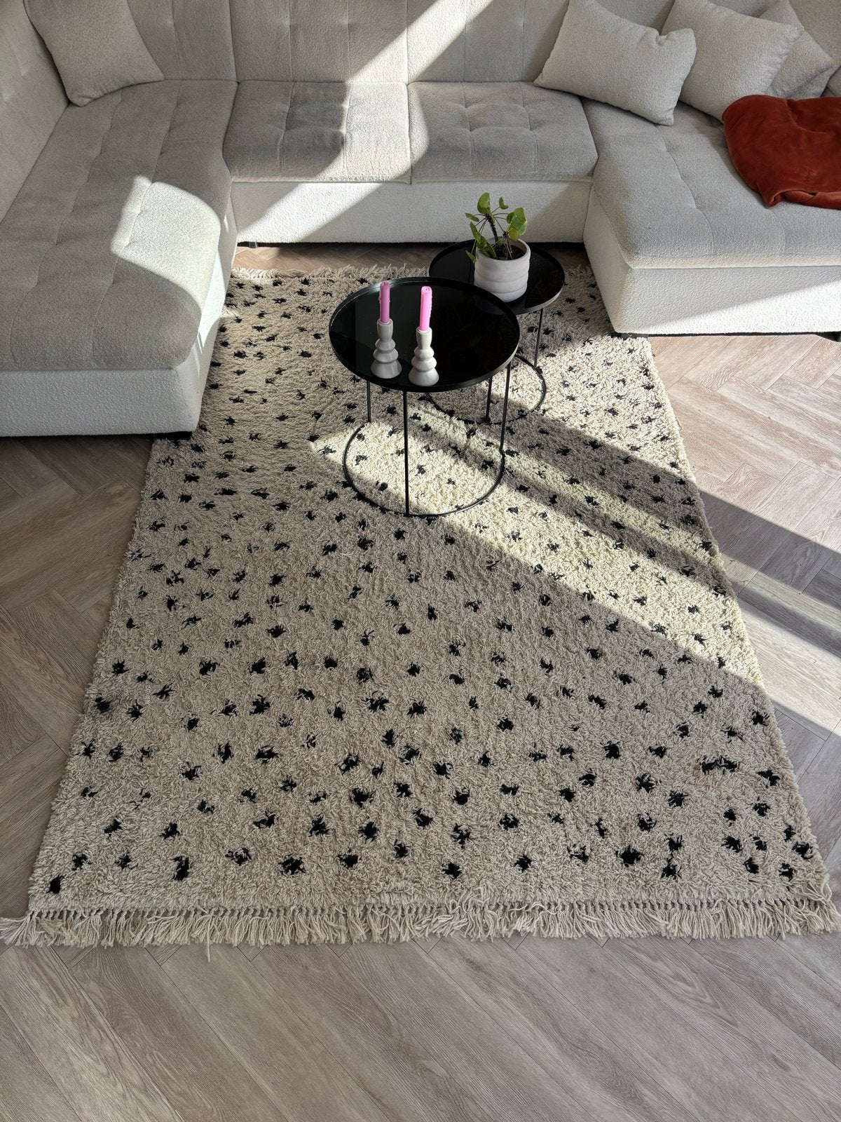 Crèmekleurig vloerkleed met zwart patroon, Ophalen, Gebruikt, 150 tot 200 cm, 200 cm of meer