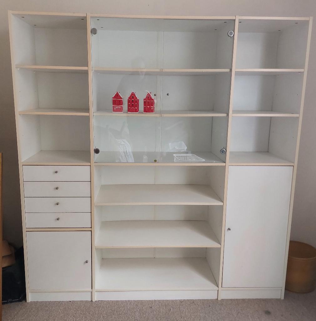 Vitrinekast wit met glas en vier laatjes, Huis en Inrichting, Kasten | Vitrinekasten, Ophalen, Gebruikt, Met deur(en), Glas