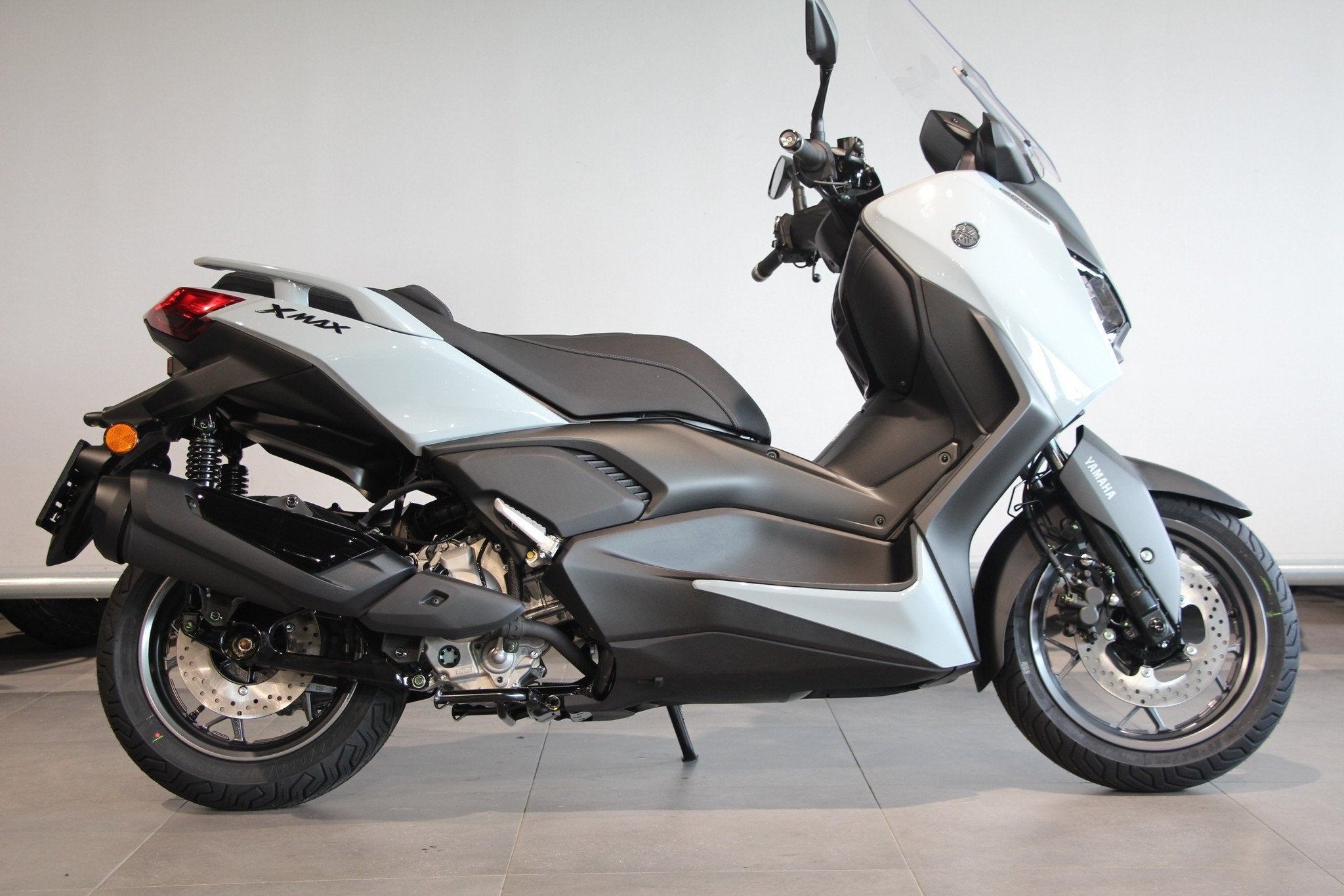 Yamaha X MAX 300 TECHMAX + (bj 2025), Motoren, Motoren | Yamaha, Bedrijf, Scooter, 12 t/m 35 kW