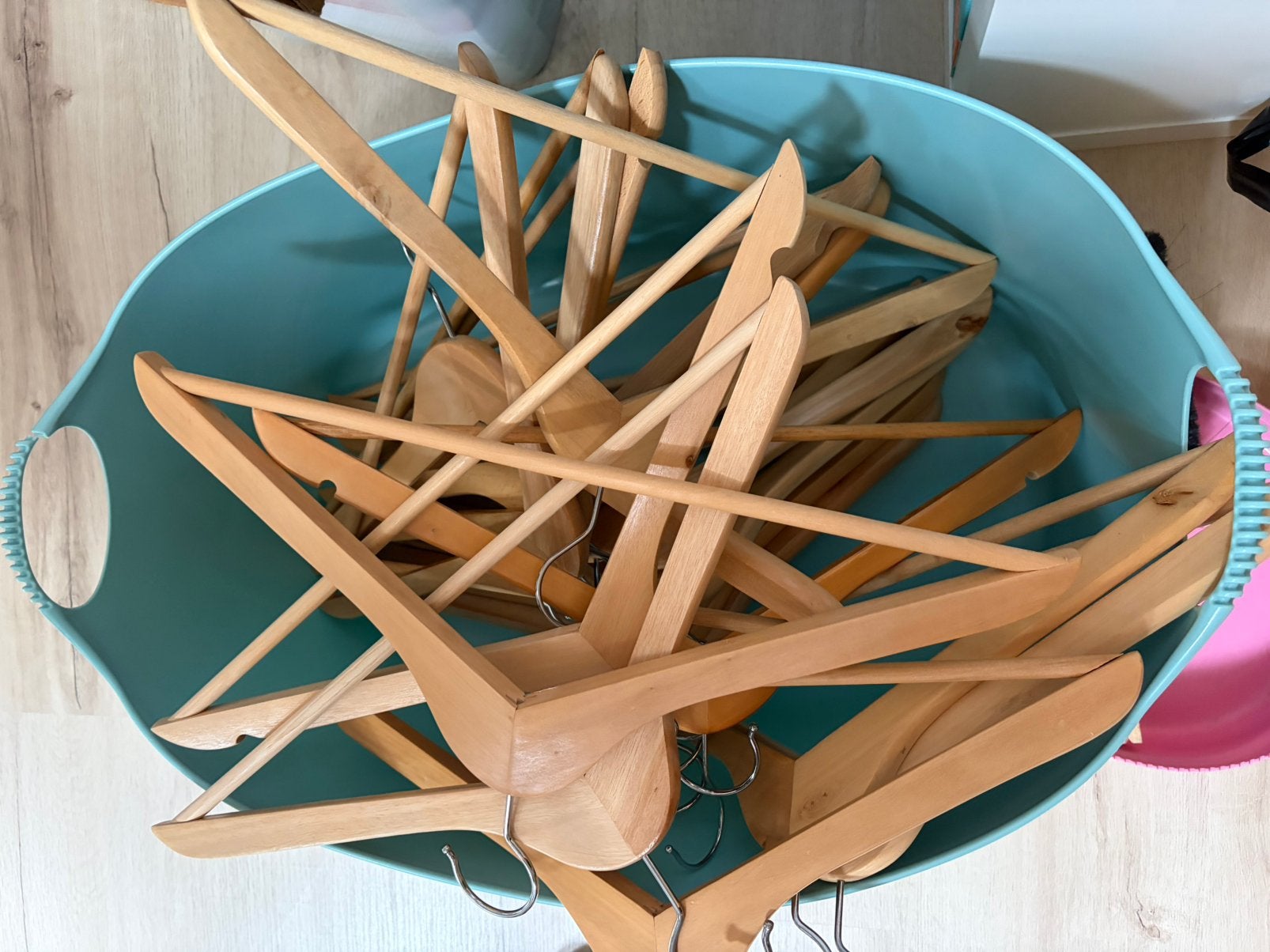 20 houten klerenhangers, Kleding | Dames, Ophalen, Zo goed als nieuw, Hout