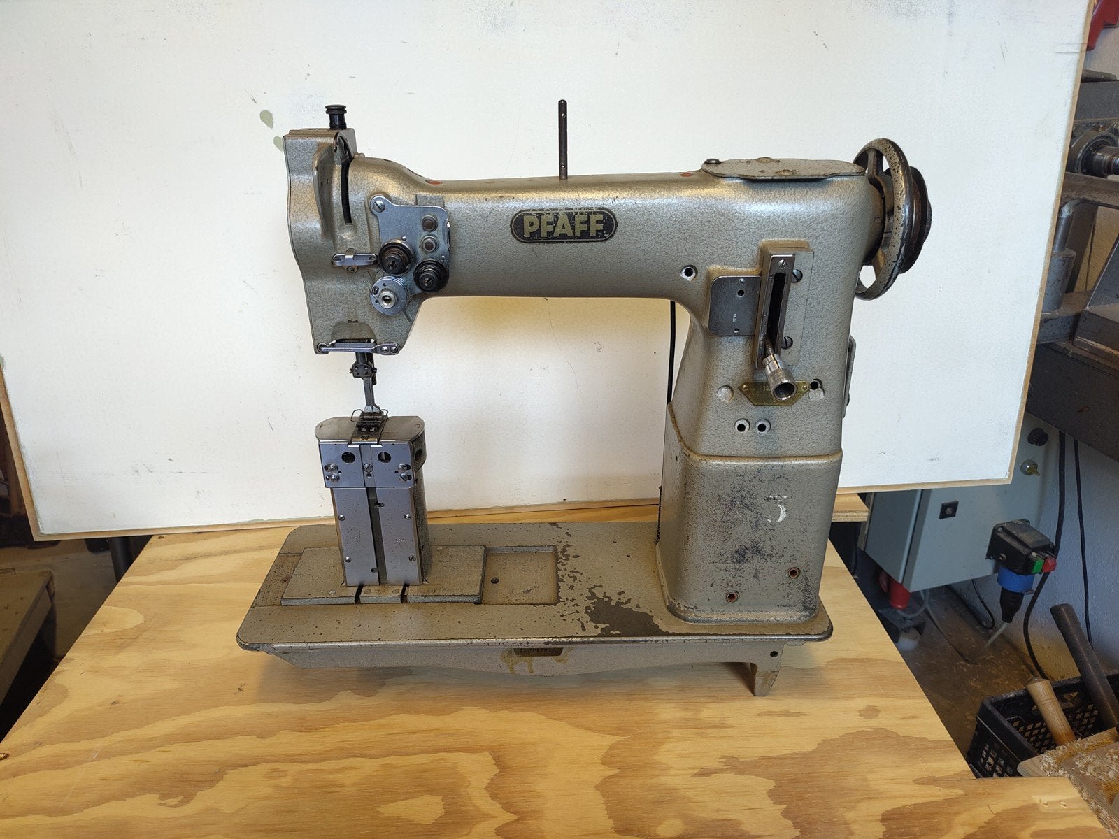 pfaff 192-237B dubbelnaalds naaimachine, Hobby en Vrije tijd, Naaimachines en Toebehoren, Gebruikt, Naaimachine, Pfaff, Industrieel