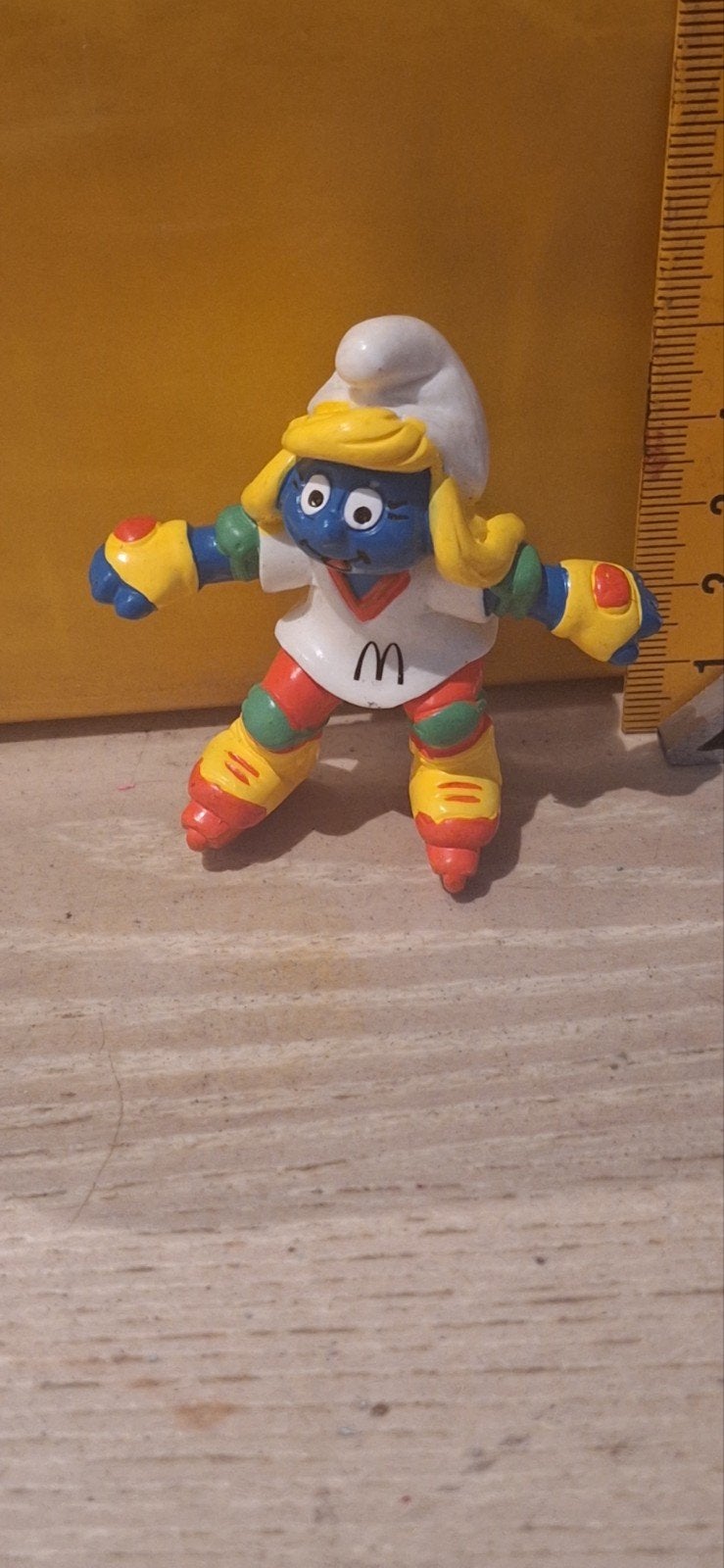 Smurf poppetje Smurfin op skates uit 1997 (1625), Verzamelen, Verschillende Smurfen, ., Ophalen of Verzenden, Zo goed als nieuw