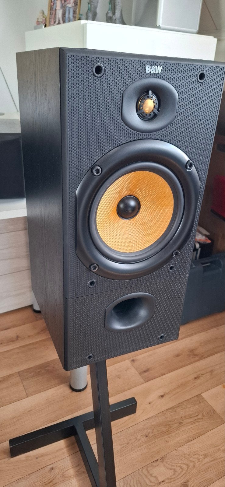 Te koop: B&W type DM 602 Frontspeakers (Bi-Wire) incl. stand, Ophalen, Basreflex, 120 tot 150 watt, Zo goed als nieuw