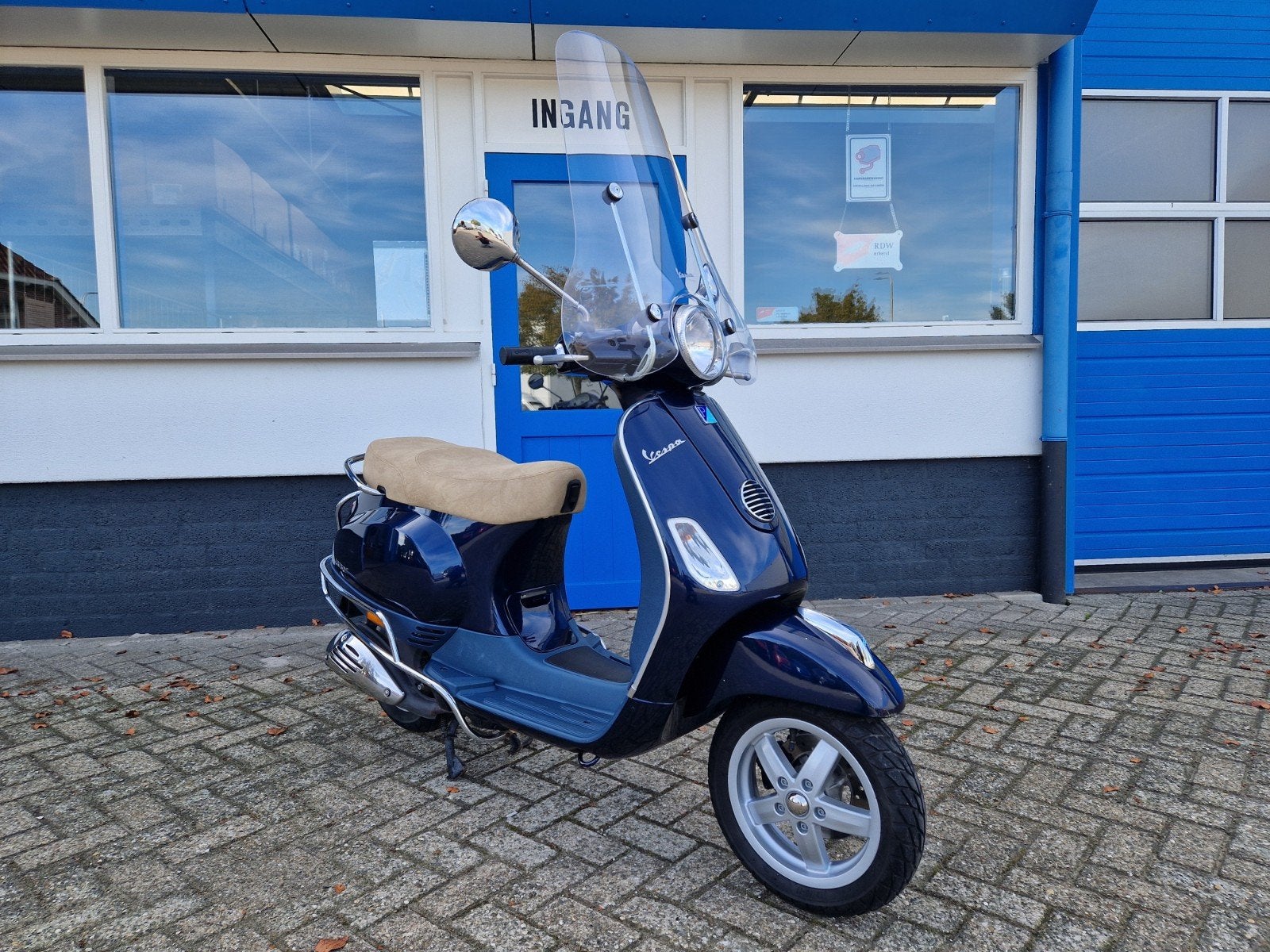 VESPA LX50 4takt scooter als nieuw 25km mogelijk snor / brom, Fietsen en Brommers, Ophalen, Zo goed als nieuw, Benzine, Vespa