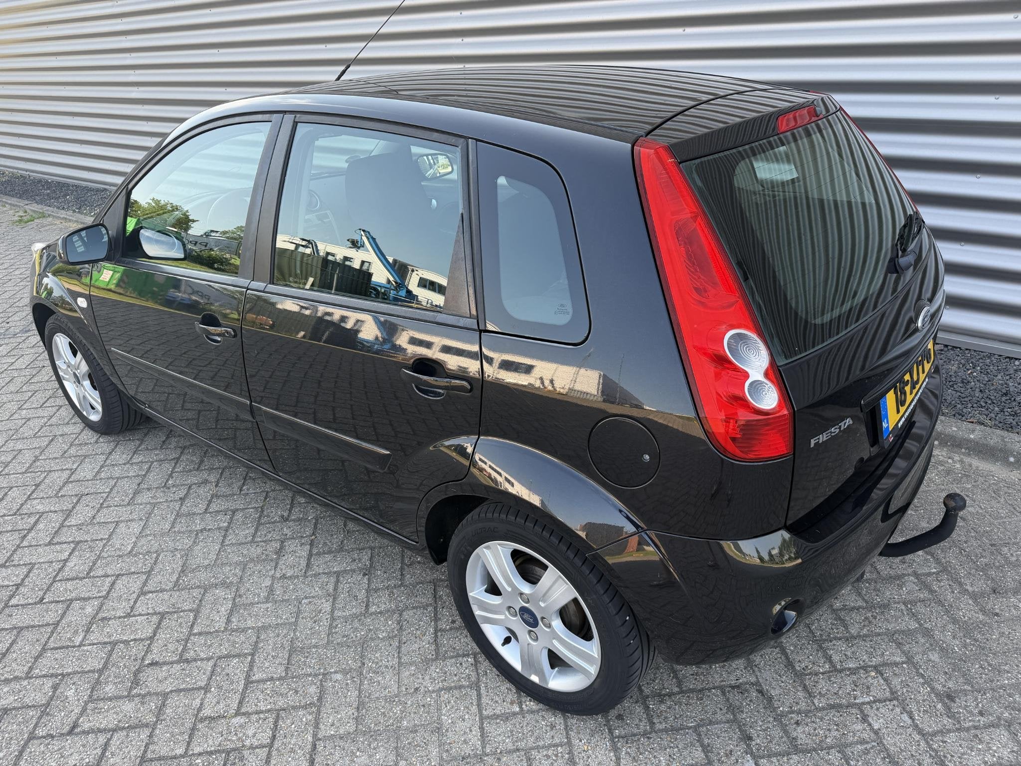 Ford Fiesta 1.4-16V Futura Nieuwe APK Trekhaak, Auto's, Ford, Voorwielaandrijving, Stof, 4 cilinders, Zwart