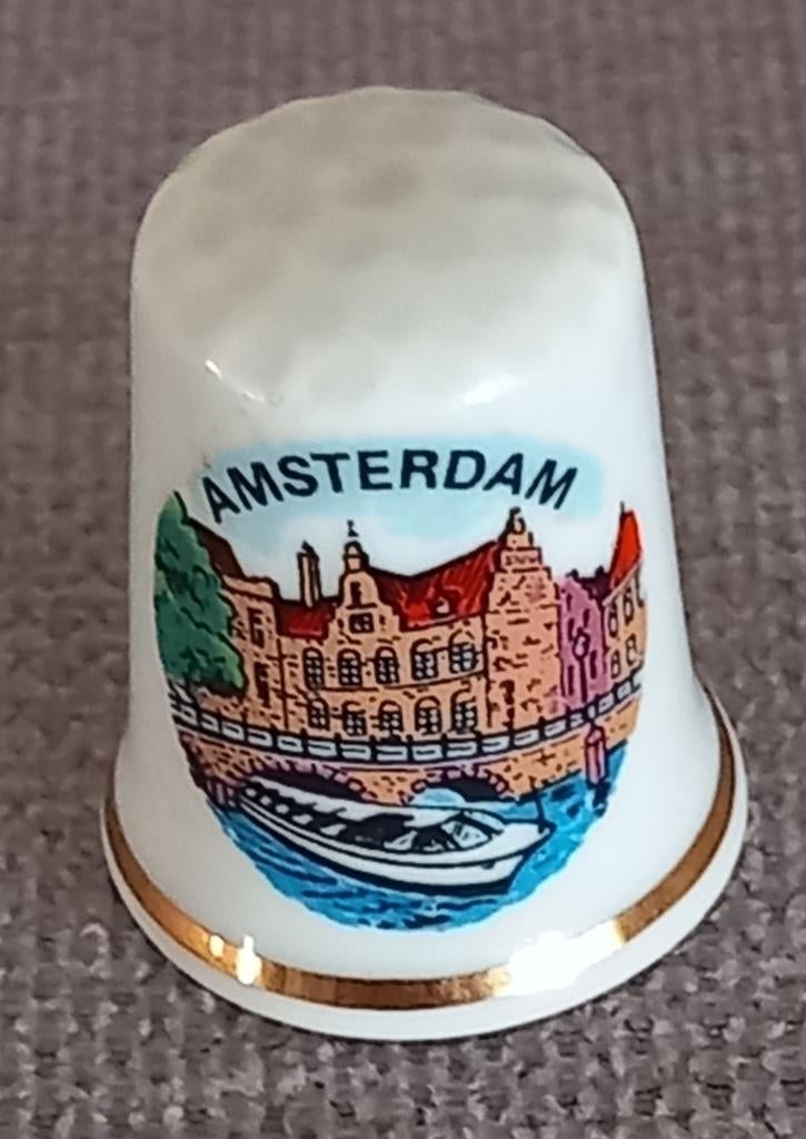 Vingerhoedje Amsterdam, Verzamelen, Vingerhoedjes, Ophalen of Verzenden, Zo goed als nieuw, Porselein, Nederland