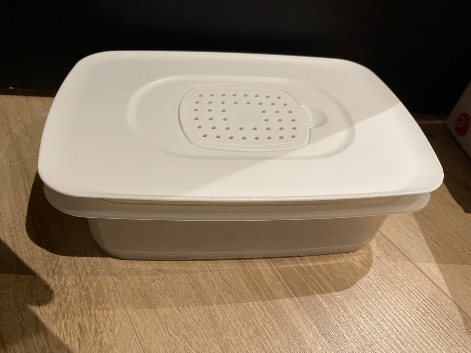 Tupperware Combismart Hoge Schaal met Condens Control Deksel, Schaal, Wit, Ophalen of Verzenden, Zo goed als nieuw