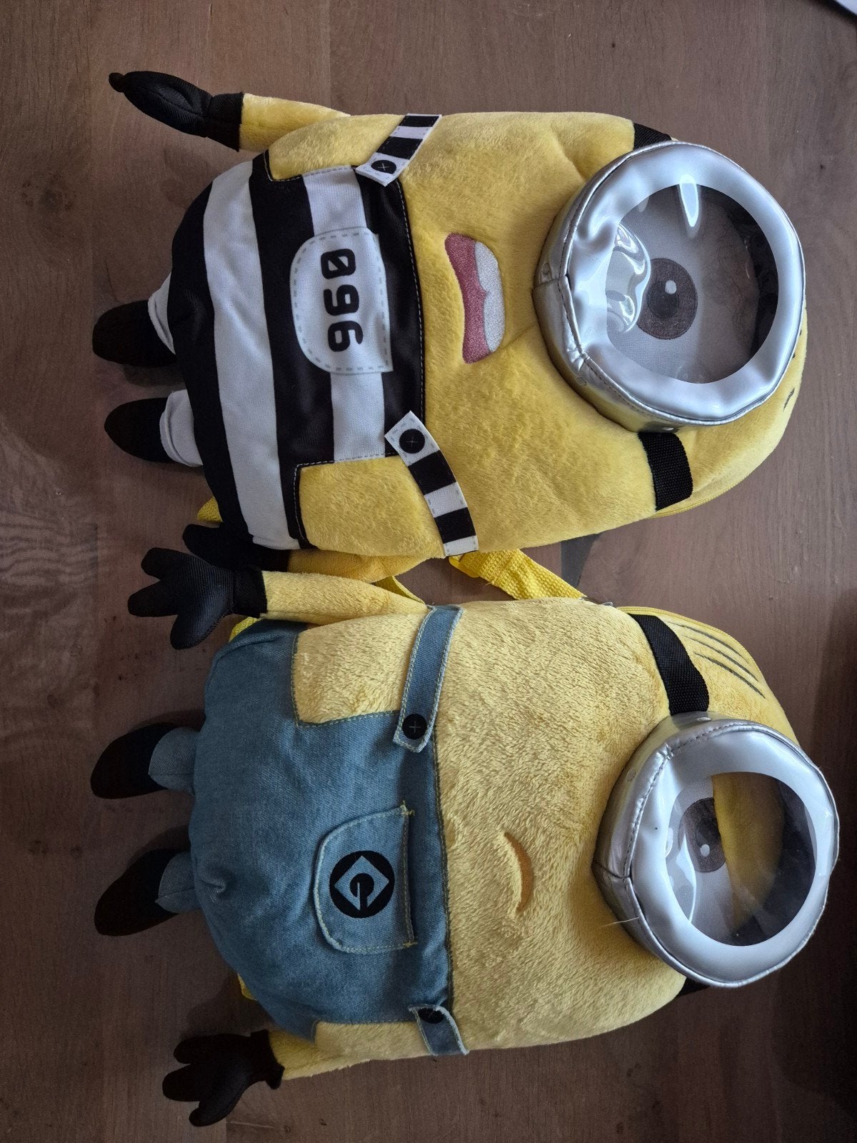 Minions rugzakken - Set van 2, Ophalen, Gebruikt, Disney of Dora, 25 tot 40 cm