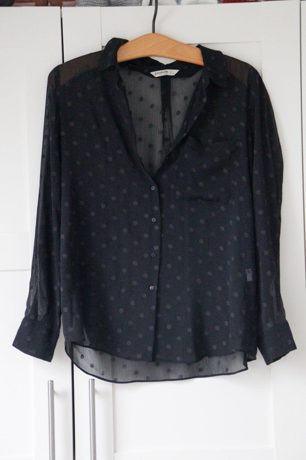 Stradivarius Zwarte Blouse met Polka Dots - Maat L, Kleding | Dames, Blouses en Tunieken, Zwart, Maat 42/44 (L), Ophalen of Verzenden