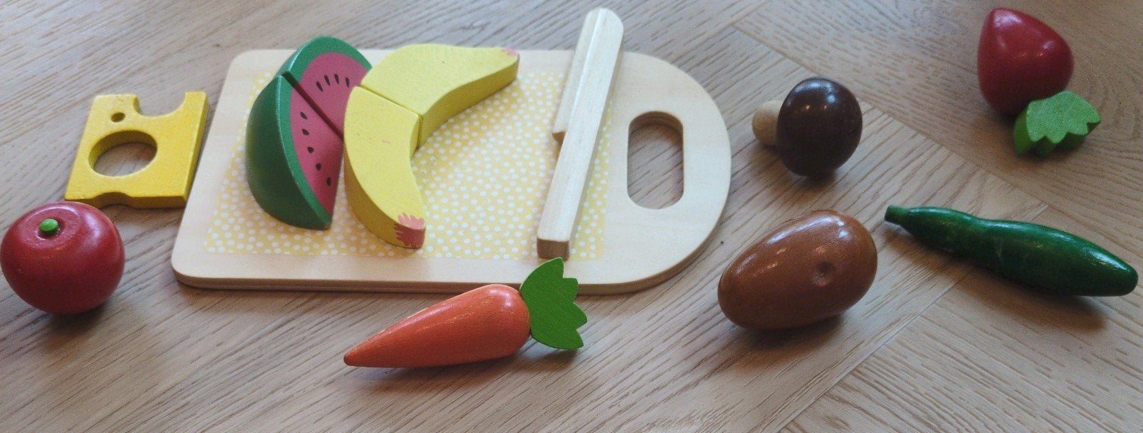 Snijplank met houten fruit en mesje, Ophalen of Verzenden, Zo goed als nieuw