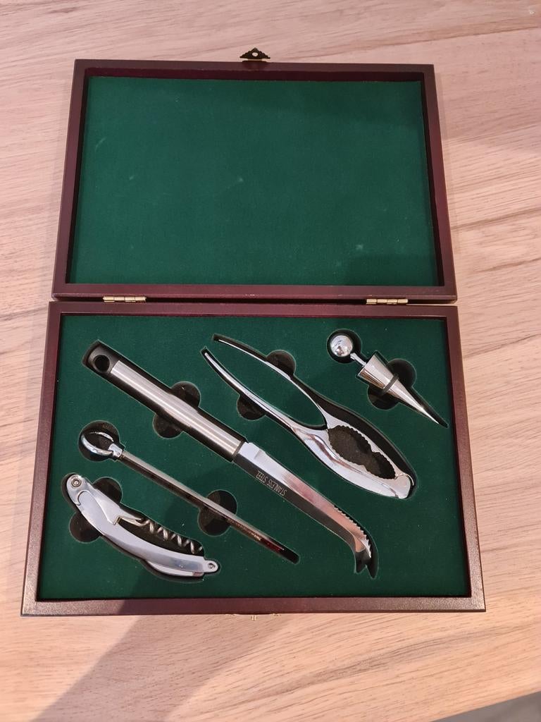Luxe set: notenkraker, wijnstop etc., Overige typen, Ophalen of Verzenden, Metaal, Nieuw