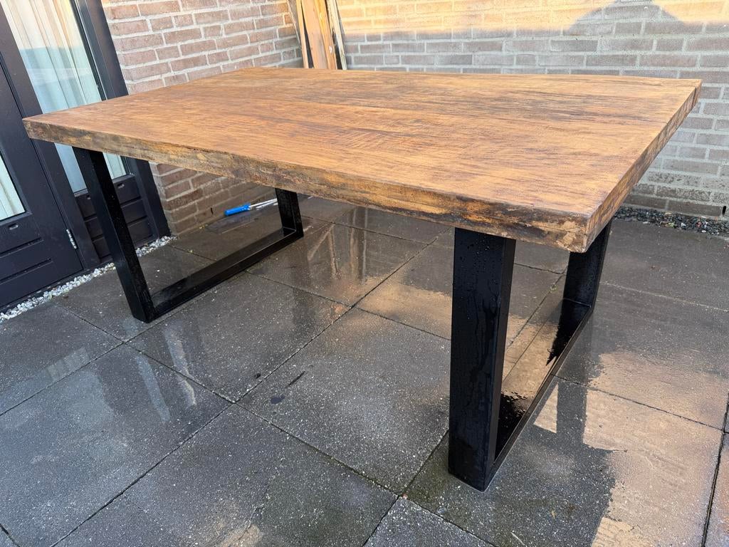 Eetkamertafel met houten blad en metalen onderstel, Huis en Inrichting, Tafels | Eettafels, Ophalen, Gebruikt, 50 tot 100 cm, Vijf personen of meer