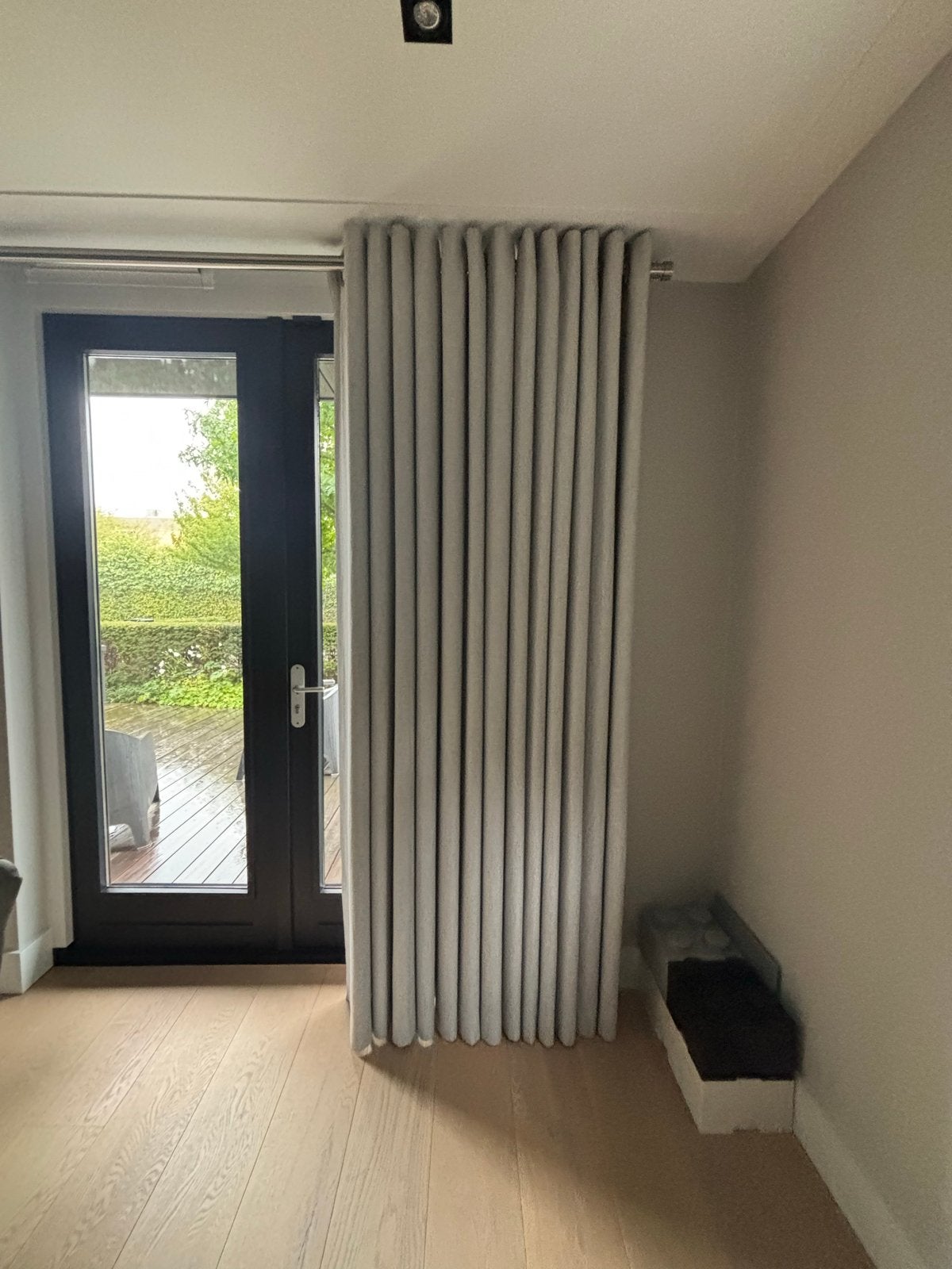 Lichtgrijze gordijnen en vouwgordijn, Ophalen, Overige materialen, Gebruikt, Verduisterend