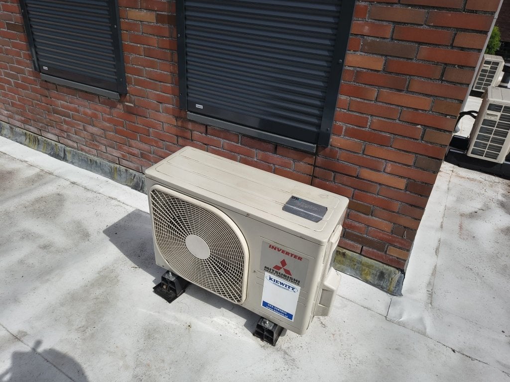 Mitsubishi SRC20ZS-W voor onderdelen, Ophalen, Minder dan 60 m³, 3 snelheden of meer, Niet werkend