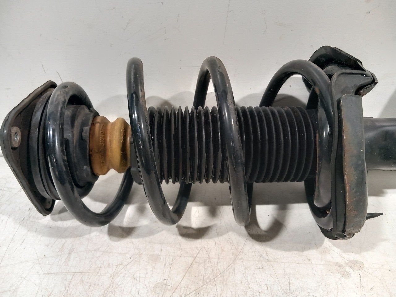 Veerpoot rechts voor Volvo V40, Auto-onderdelen, Onderdelen@venauto.nl, Van der Ven Autorecycling B.V., Gebruikt, Ettenseweg 76, 4706 PB Roosendaal, The Netherlands