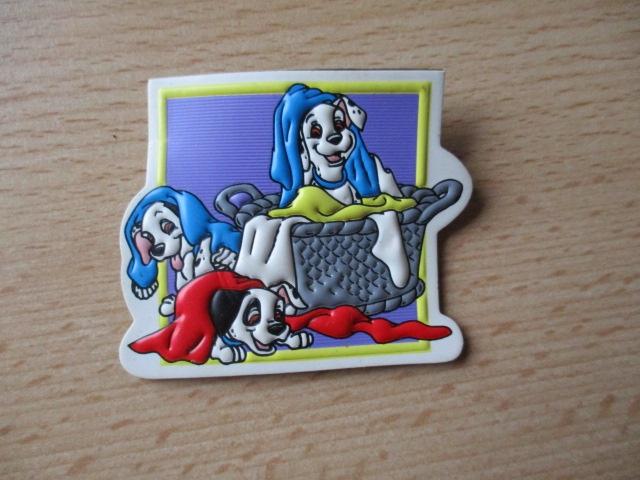 Disney 101 Dalmatiërs magneet puppies in wasmand 5,5cm, Ophalen of Verzenden, Overige figuren, Zo goed als nieuw, Beeldje of Figuurtje
