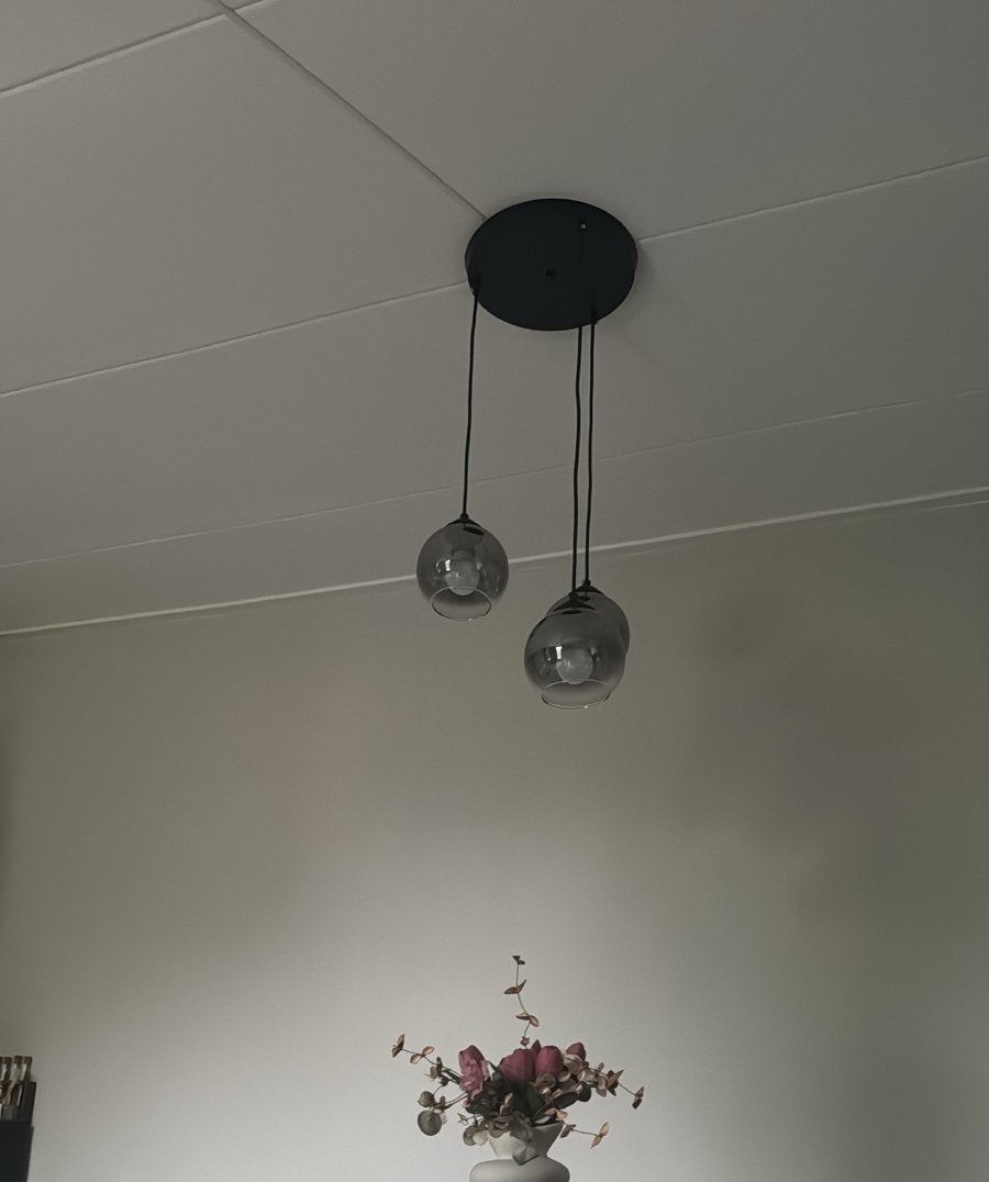 Moderne hanglamp met drie glazen bollen, Ophalen of Verzenden, Zo goed als nieuw, Glas, E27 (groot)