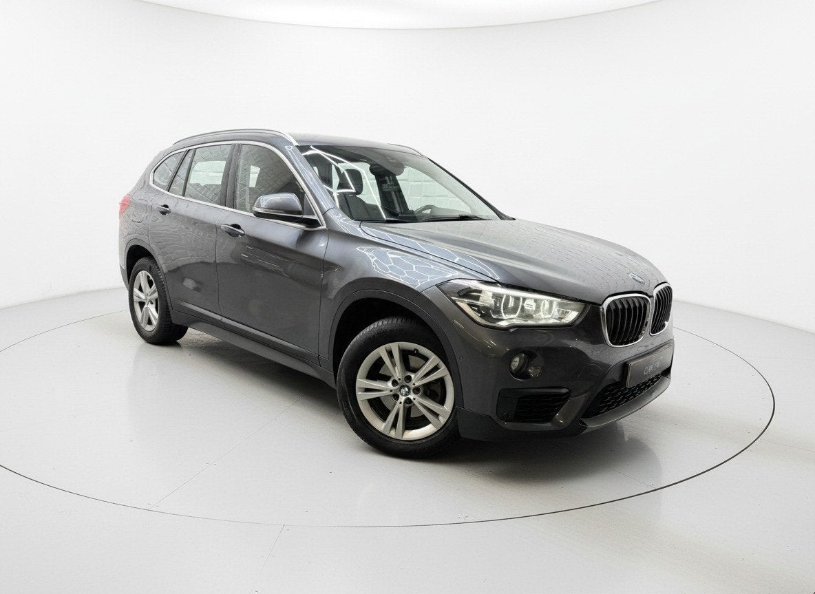 BMW X1 SDrive18i High Executive AUTOMAAT PDC NAVI SFEERVER, Auto's, Gebruikt, 19 km/l, 3 cilinders, 1405 kg