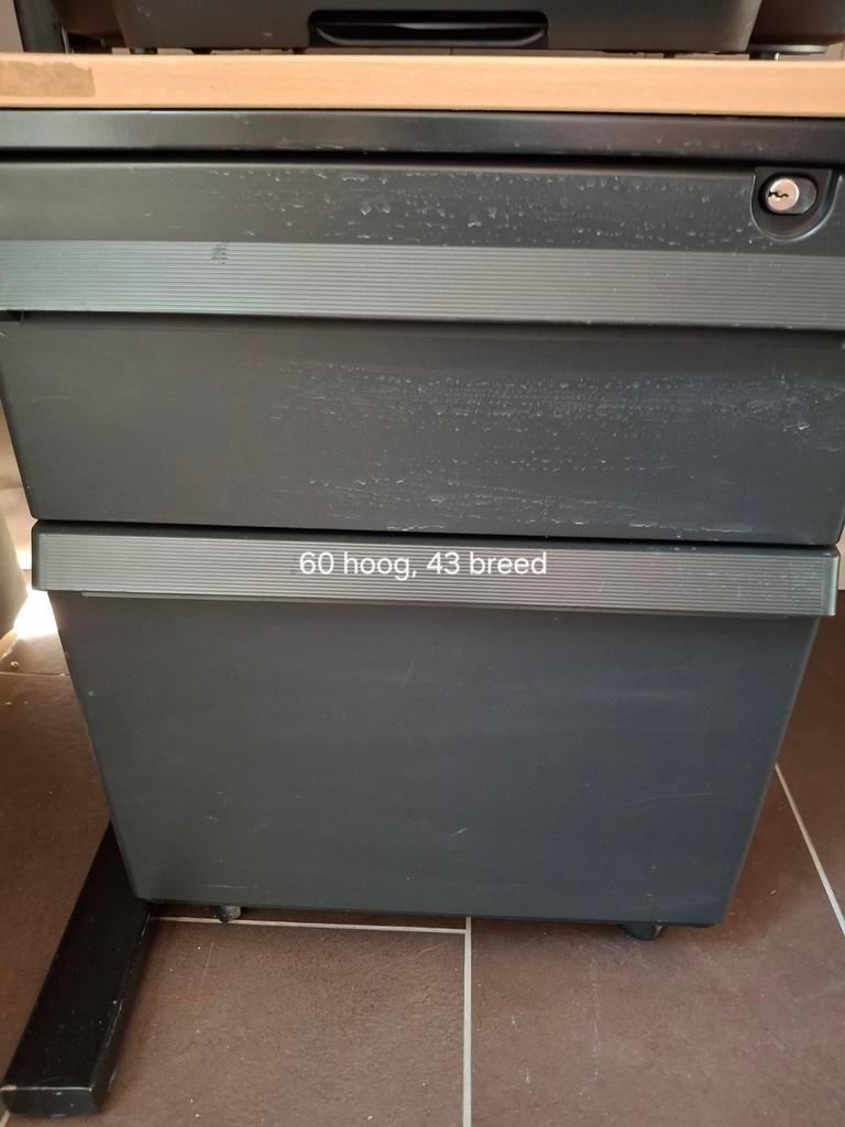 2 kasten . Ideaal voor je kantoor., Ophalen