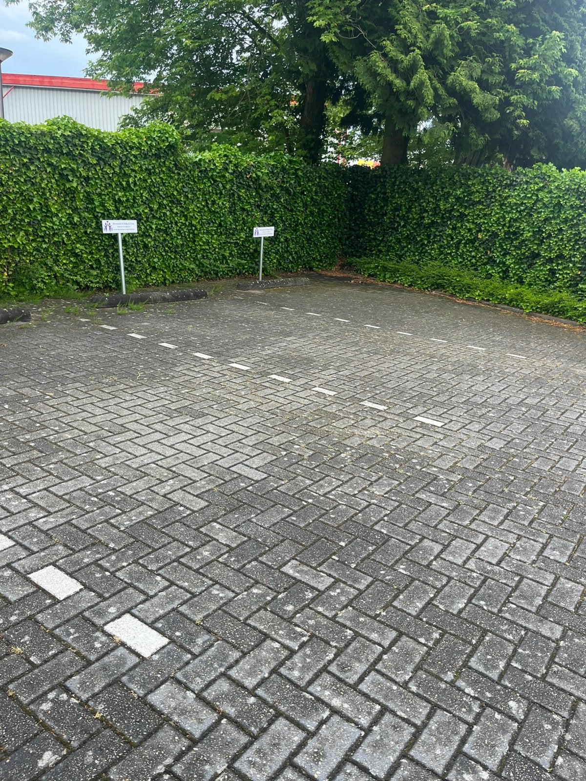 Parkeerplaats centrum Veenendaal met laadpunt, Huizen en Kamers, Garages en Parkeerplaatsen, Utrecht
