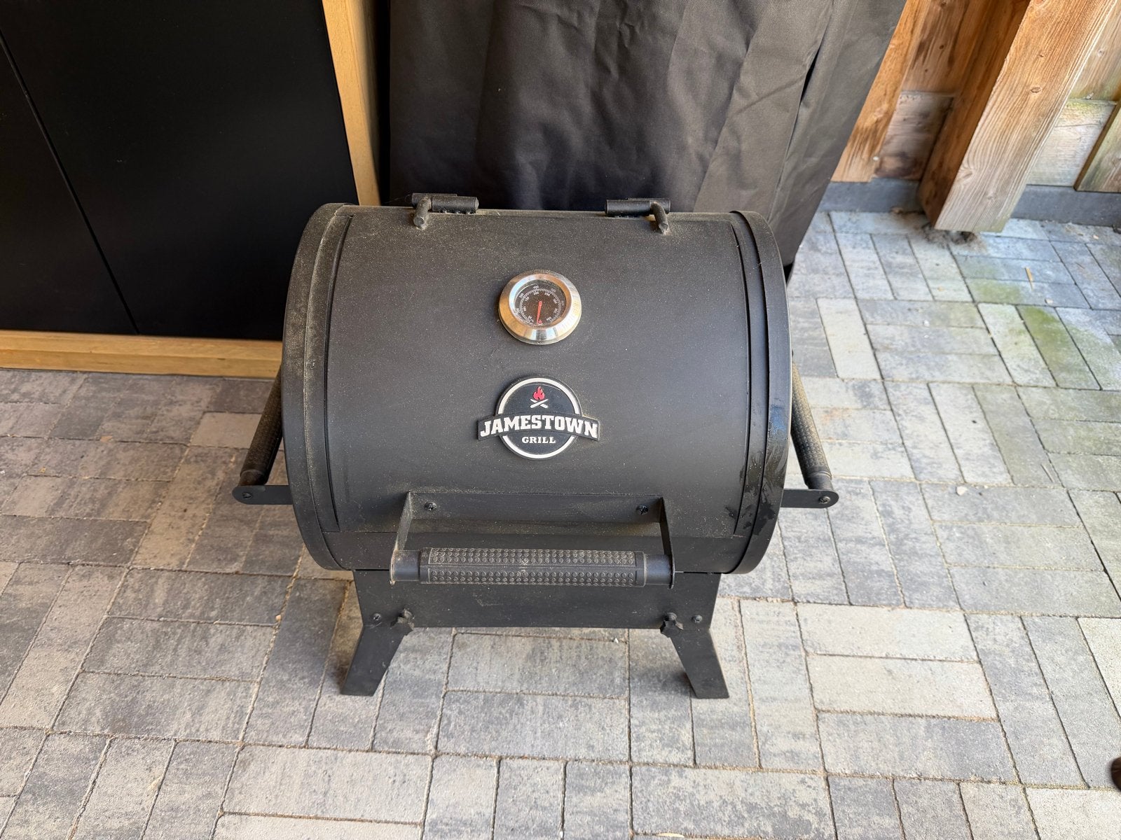 Jamestown Smoker Ryder Houtskool BBQ Tafelmodel Zwart, Ophalen, Gebruikt