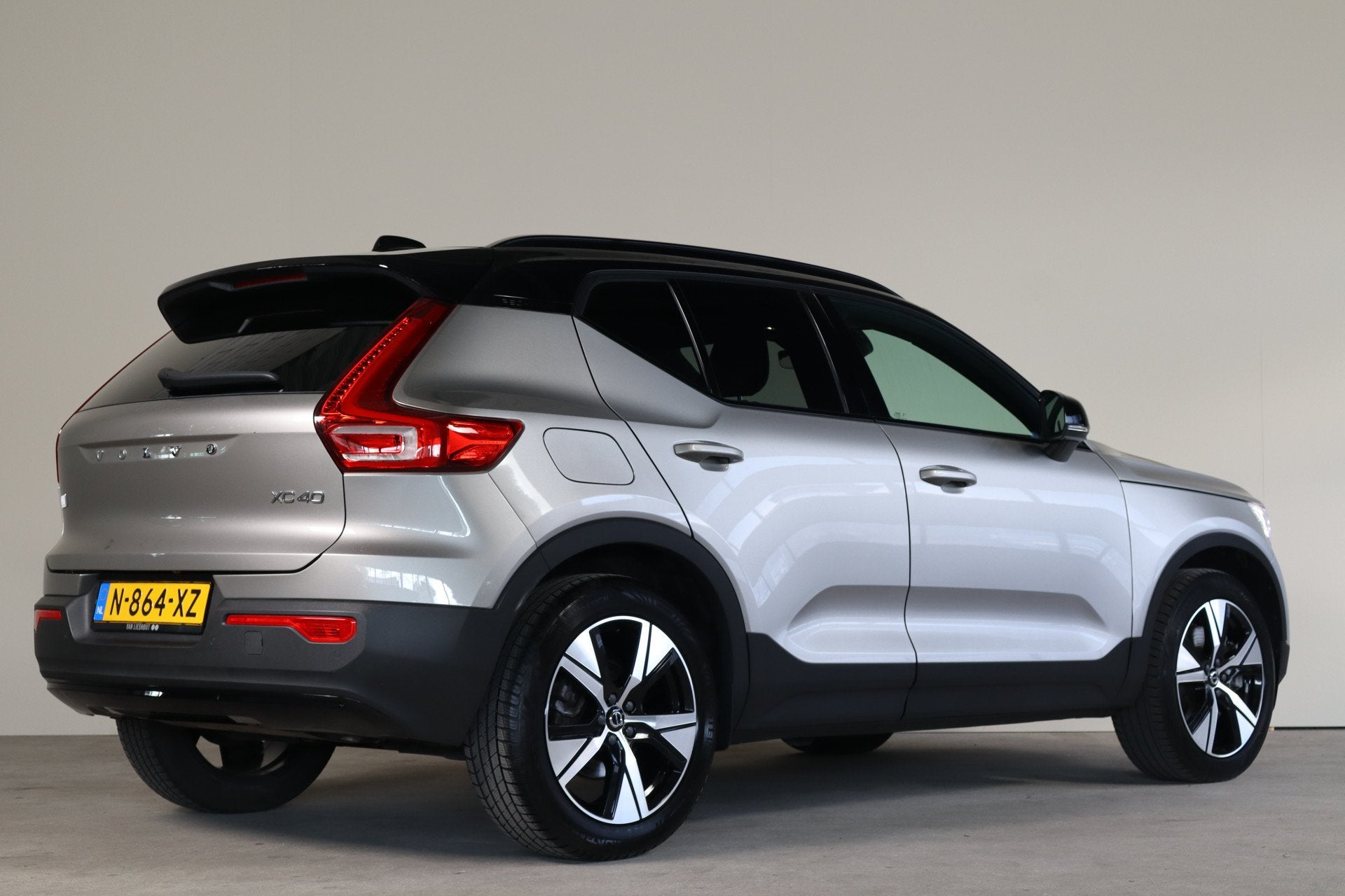 Volvo XC40 1.5 T4 Recharge R-Design NL-Auto! Harman Kardon I, Euro 6, 129 pk, Bedrijf, Hybride Elektrisch/Benzine