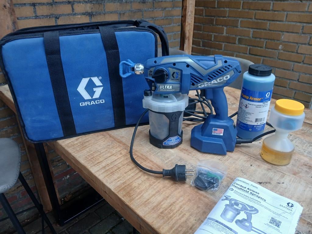 Graco Ultra Airless Handheld Verfspuit - Zo goed als nieuw, Doe-het-zelf en Verbouw, Schildersmaterialen, Zo goed als nieuw, Verfspuit of Verfpomp