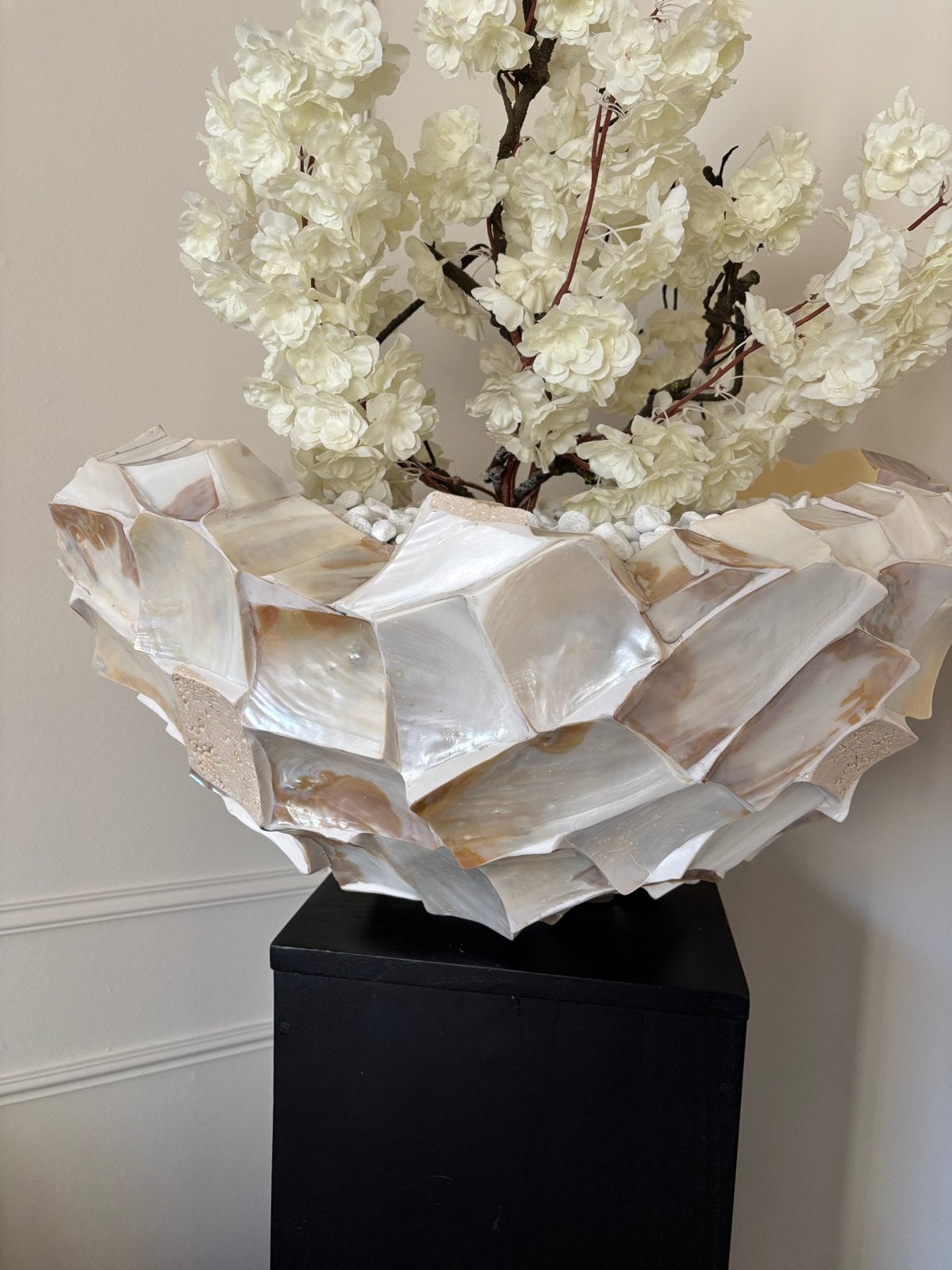 Zware stevige schelpenvaas Eirc Kuster, diameter 50 cm, Ophalen, Gebruikt, Met patroon/structuur, Beige