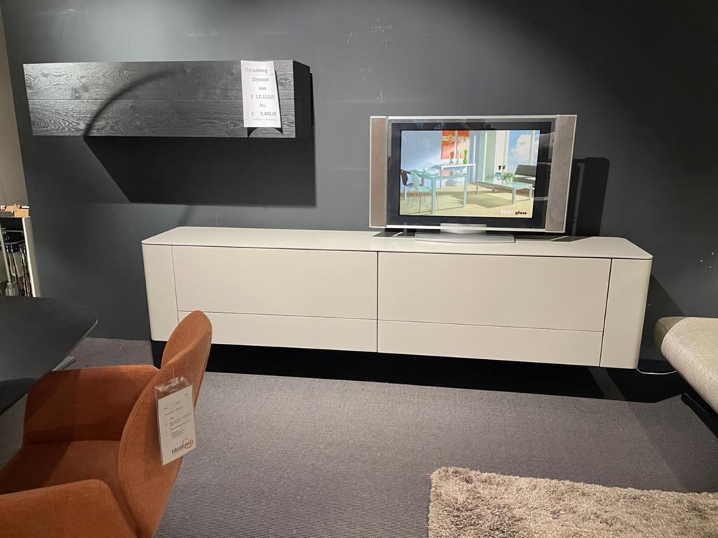Showmodel Hulsta Gentis tv dressoir van 12.113,- voor €3.495, Ophalen, Met klep(pen), Zo goed als nieuw, 200 cm of meer