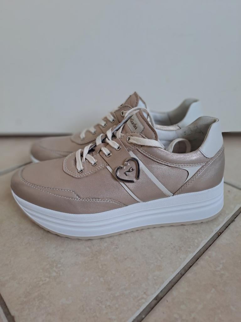 Nieuwe sneaker van Nero Giardini goudkleur maat 39, Kleding | Dames, Schoenen, Ophalen of Verzenden, Nieuw, Sneakers of Gympen