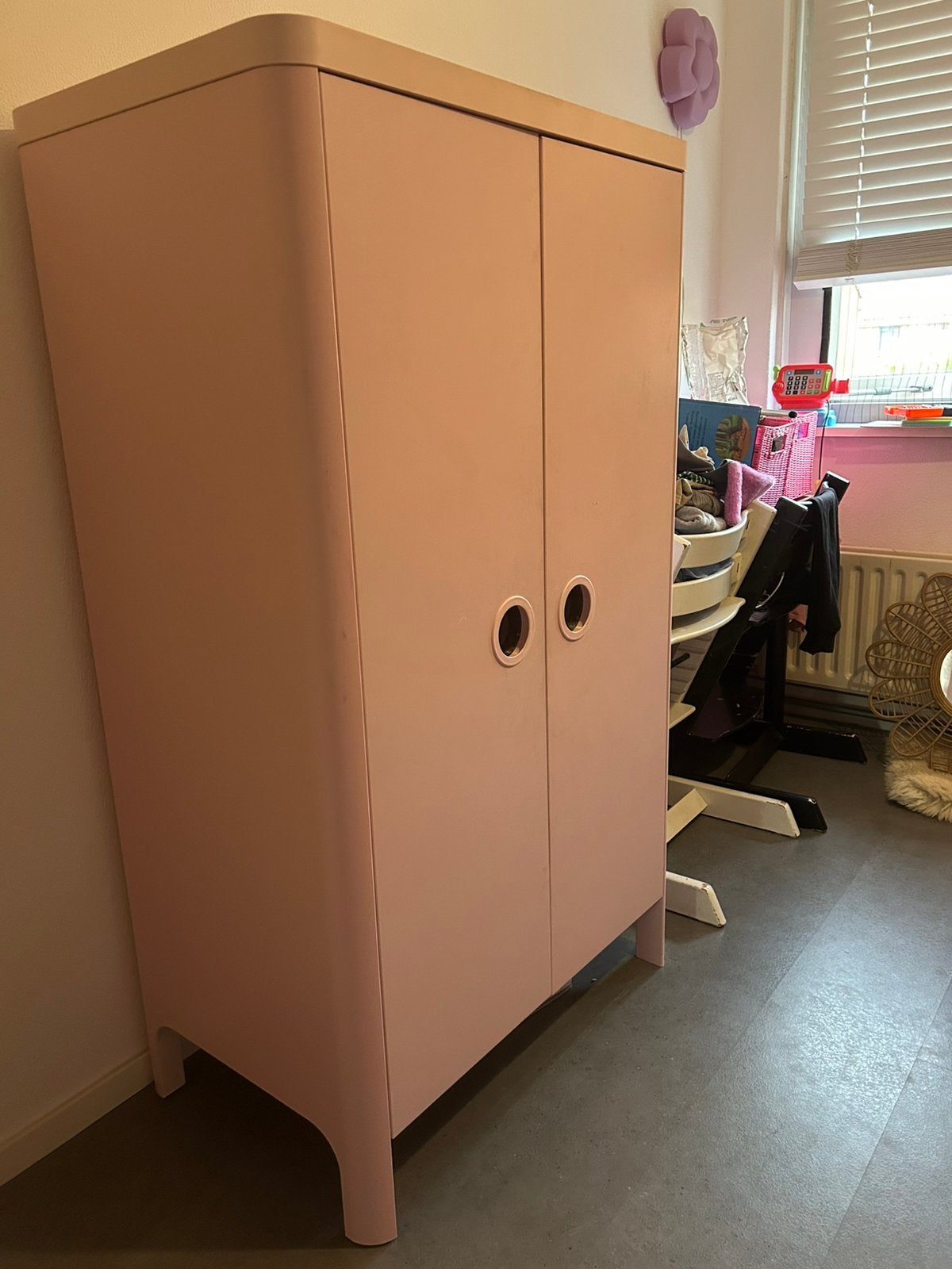 Ikea roze kledingkast Busunge, Kinderen en Baby's, Kinderkamer | Commodes en Kasten, Ophalen, Zo goed als nieuw, 50 tot 70 cm