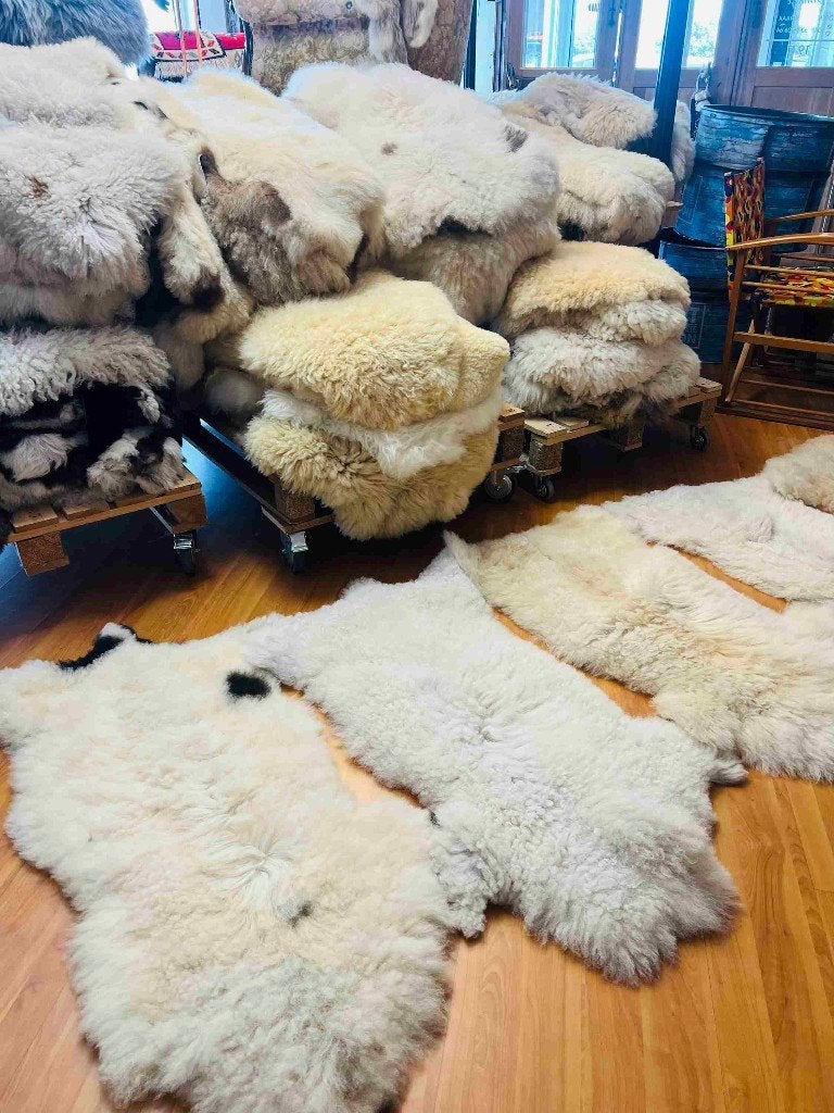 Partij Zachte bergschaap vachten 120/60 cm, 100 tot 150 cm, Etten-Leur, Crème, Nieuw