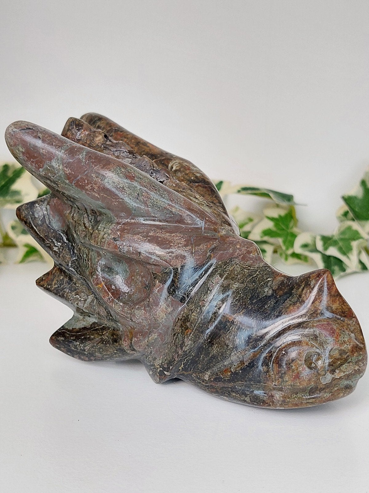 Prachtige Indonesische draken carving van "blue mizone opal", Ophalen of Verzenden, Mineraal