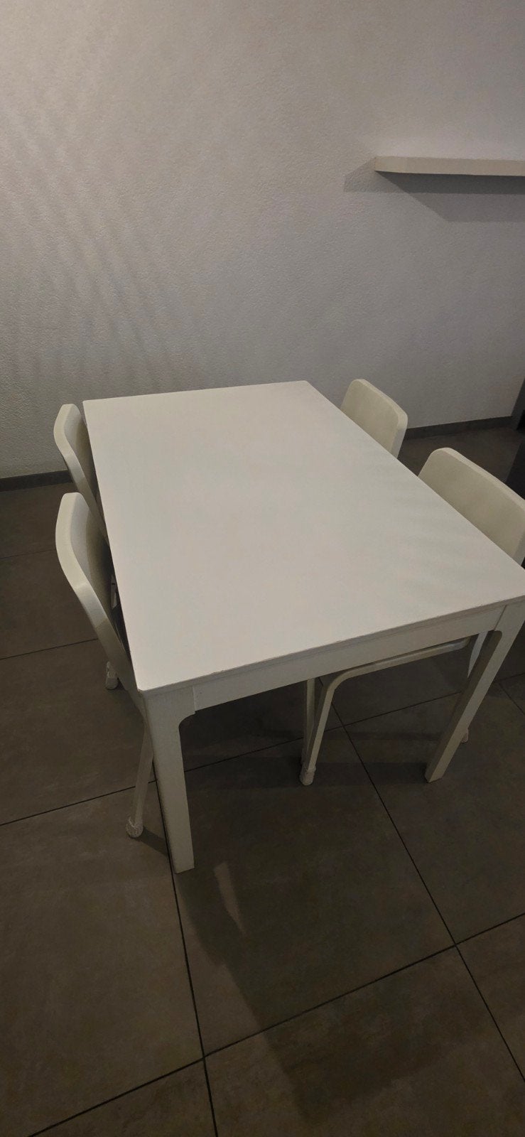 Foto 5 van Eettafel met 4 stoelen - uitschuifbaar